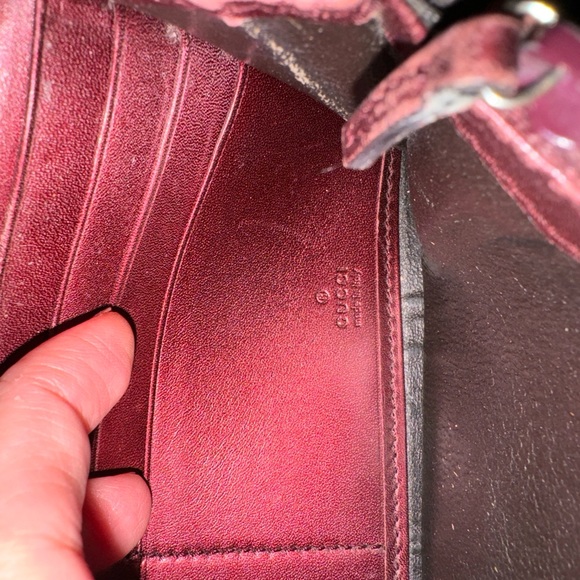 Gucci Shima Bi-Fold Wallet Lovely Heart Patent Leather - Picture 11 of 13